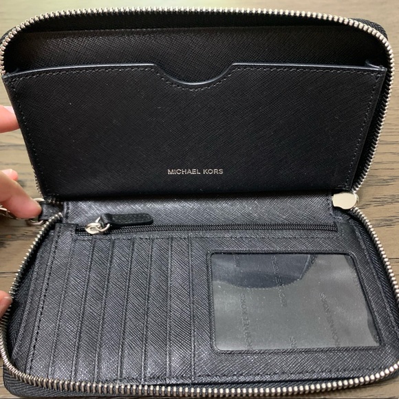 Michael Kors wallet - Picture 2 of 4